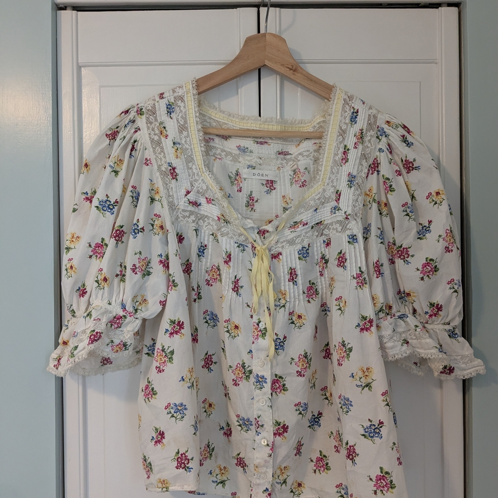 Doen Floral Blouse with Lace Trim